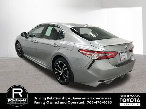 Used 2020 Toyota Camry SE image 4