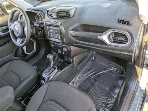 Used 2018 Jeep Renegade Latitude image 16