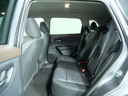 Used 2023 Nissan Rogue SV AWD/4WD image 16