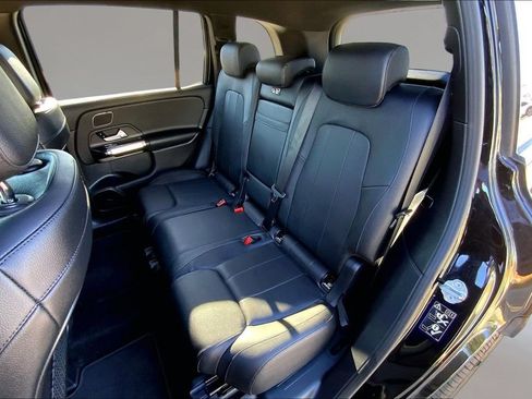 Used 2021 Mercedes-Benz GLB 250 4MATIC w/ Premium Package image 25