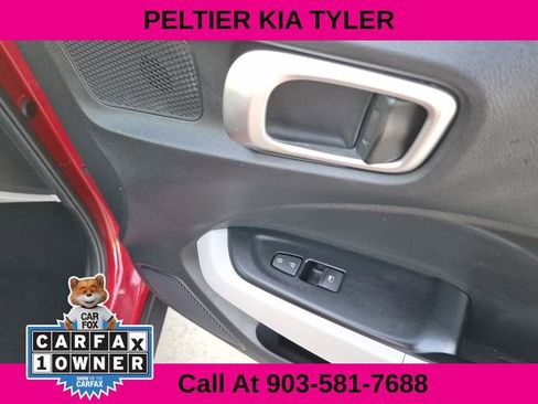 Used 2020 Hyundai Venue SEL image 14