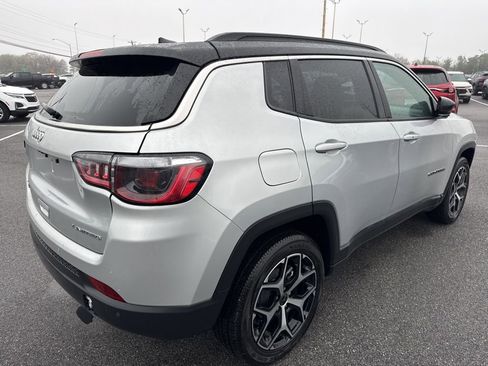 Used 2025 Jeep Compass Limited image 3