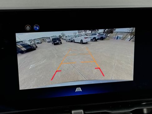 Used 2025 Chevrolet Equinox LT image 17