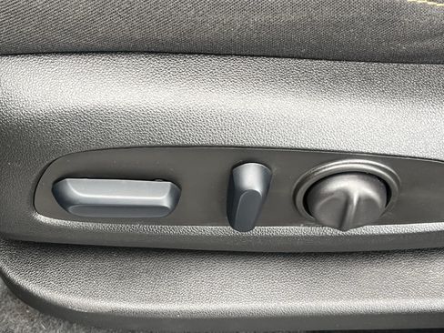 Used 2023 Chevrolet Equinox LT AWD/4WD image 28