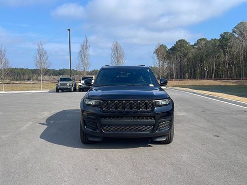 New 2025 Jeep Grand Cherokee L Altitude image 2