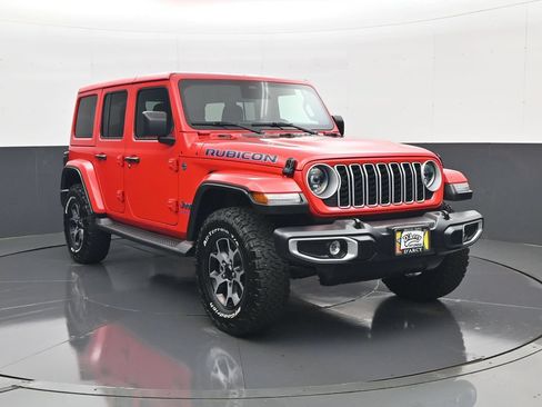 Used 2025 Jeep Wrangler Unlimited Sahara AWD/4WD image 4