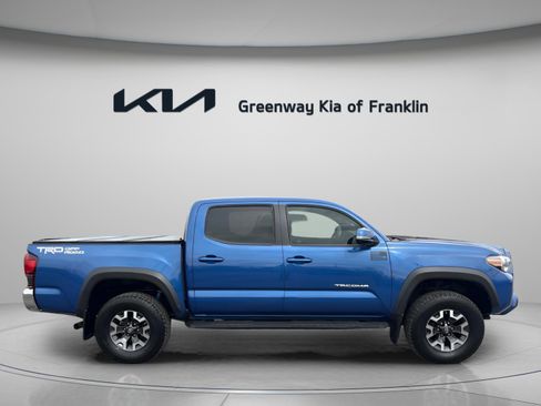 Used 2018 Toyota Tacoma TRD Off-Road image 8