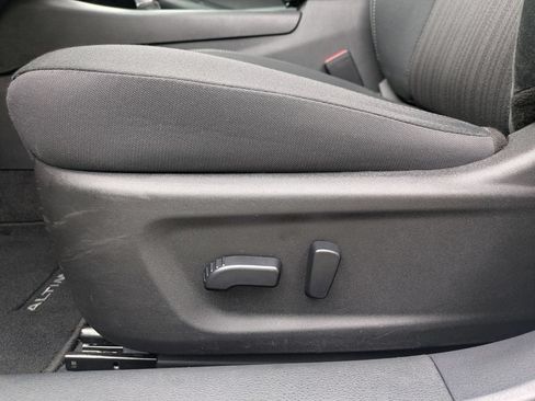 Used 2025 Nissan Altima 2.5 SV FWD image 14