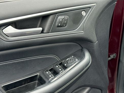 Used 2019 Ford Edge Titanium w/ Cold Weather Package AWD/4WD image 8