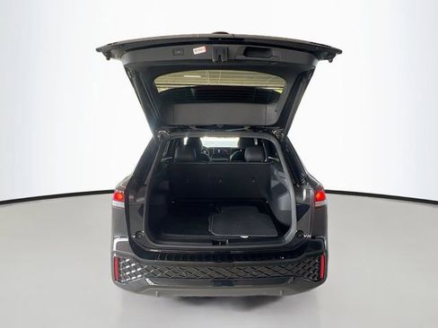 Used 2025 Volkswagen Tiguan SE R-Line image 29