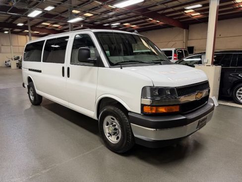 Used 2024 Chevrolet Express 3500 LT w/ LT Preferred Equipment Group RWD image 7