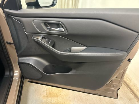 Certified 2024 Nissan Rogue SV image 27