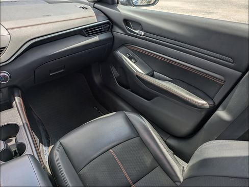 Used 2022 Nissan Altima 2.5 SR w/ Midnight Edition Package FWD image 18