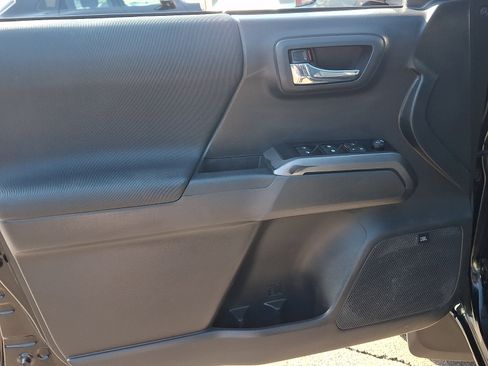 Used 2022 Toyota Tacoma TRD Sport w/ TRD Premium Sport Package AWD/4WD image 12
