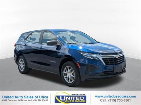 Used 2022 Chevrolet Equinox LS image 1
