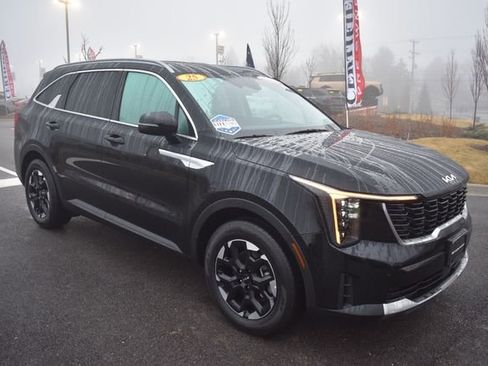 Used 2025 Kia Sorento S image 10