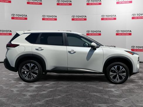 Used 2023 Nissan Rogue SV FWD image 4