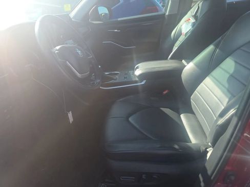 Used 2023 Toyota Highlander XLE FWD image 8