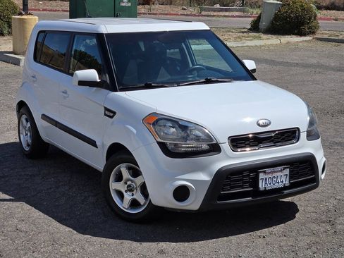 Used 2013 Kia Soul FWD image 3