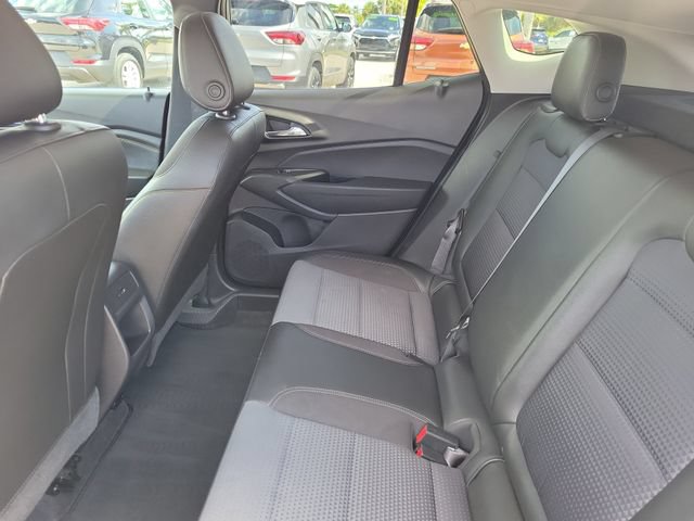 Used 2025 Chevrolet Trax LT FWD image 13