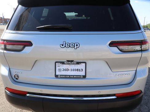 Used 2024 Jeep Grand Cherokee L Laredo AWD/4WD image 6