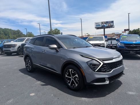 Used 2025 Kia Sportage EX w/ Premium Package FWD image 3