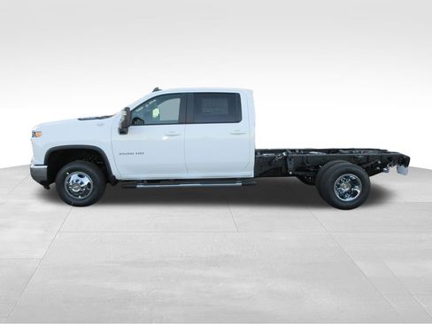 New 2026 Chevrolet Silverado 3500 LT w/ Convenience Package AWD/4WD image 2