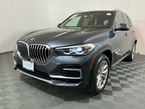 Certified 2022 BMW X5 xDrive40i w/ Premium Package AWD/4WD image 2