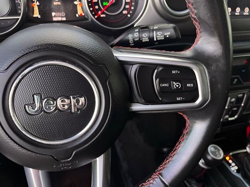 Used 2018 Jeep Wrangler Unlimited Rubicon AWD/4WD image 39