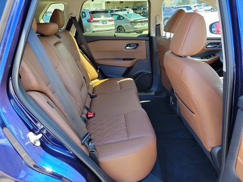 Used 2024 Nissan Rogue Platinum w/ Platinum Premium Package image 10