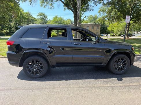 Used 2020 Jeep Grand Cherokee Altitude AWD/4WD image 4