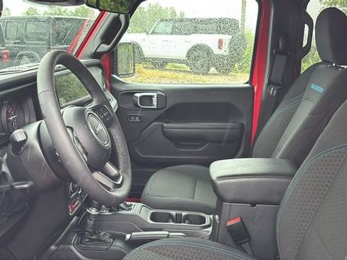 Used 2025 Jeep Wrangler Unlimited Rubicon 4xe w/ Convenience Group AWD/4WD image 27