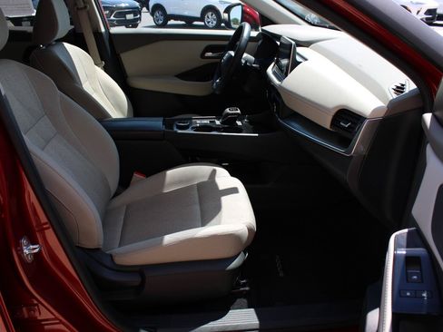 Used 2025 Nissan Rogue SV AWD/4WD image 23