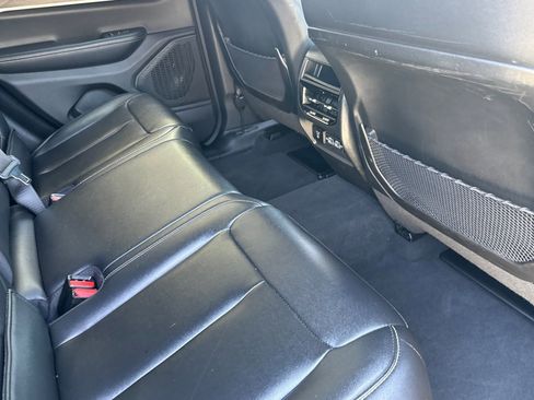 Used 2024 Jeep Grand Cherokee Limited AWD/4WD image 30
