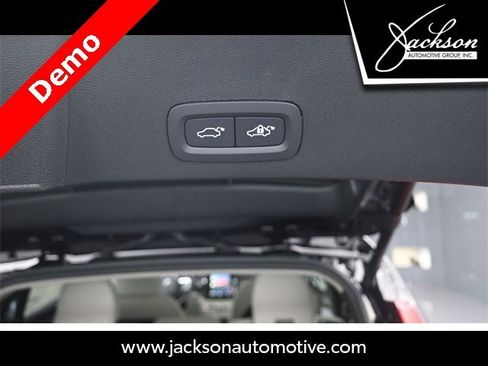 New 2025 Volvo XC40 B5 Ultra image 24