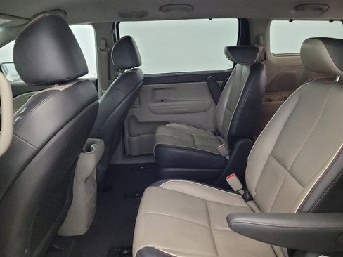 Used 2017 Kia Sedona LX w/ LX Essentials Premium Package FWD image 18