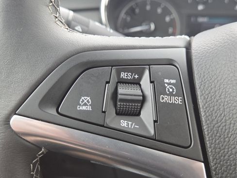 Used 2022 Buick Encore Preferred AWD/4WD image 7