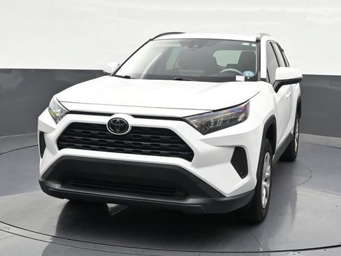Used 2020 Toyota RAV4 LE FWD image 9