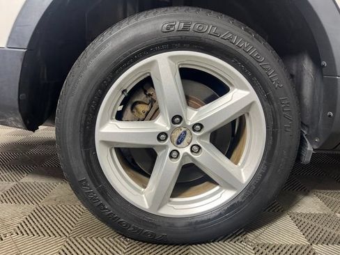 Used 2016 Ford Explorer XLT w/ Equipment Group 202A AWD/4WD image 29