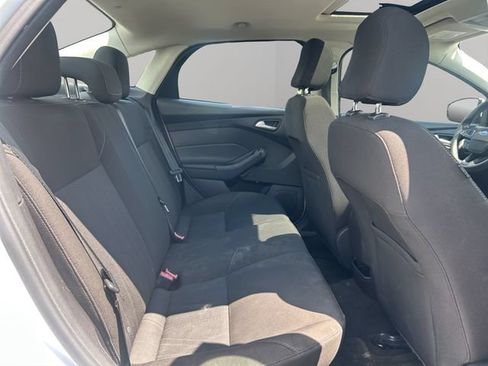 Used 2015 Ford Focus SE FWD image 25