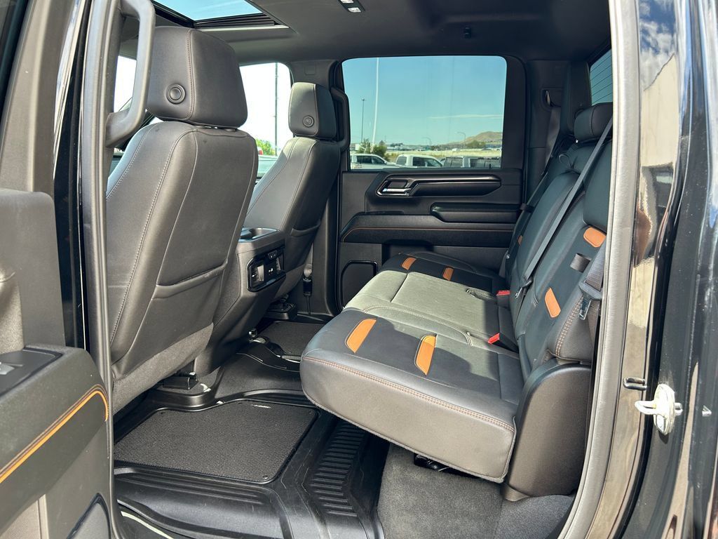 Used 2024 GMC Sierra 2500 AT4 w/ AT4 Premium Plus Package AWD/4WD image 9