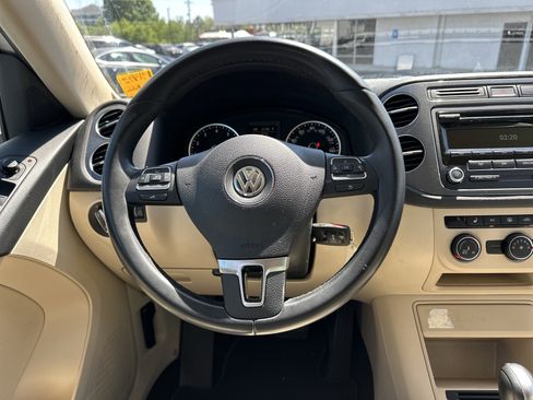 Used 2014 Volkswagen Tiguan S FWD image 17