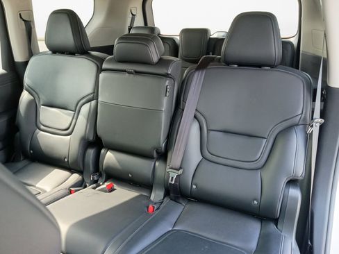 Used 2025 Nissan Armada SV AWD/4WD image 12
