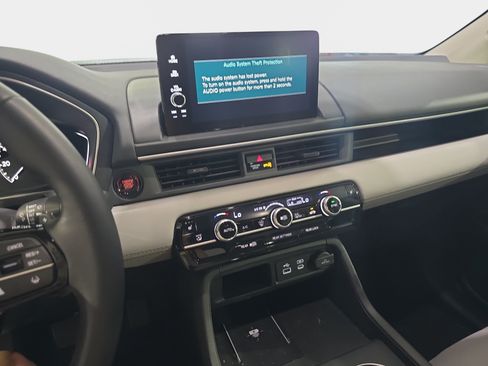 Certified 2025 Honda Pilot EX-L image 17