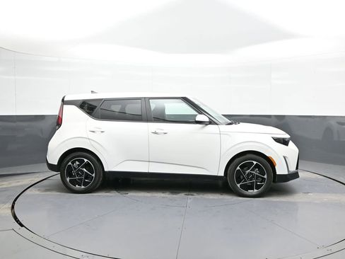 Used 2023 Kia Soul EX image 5