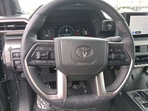 Used 2025 Toyota Tacoma SR5 AWD/4WD image 17