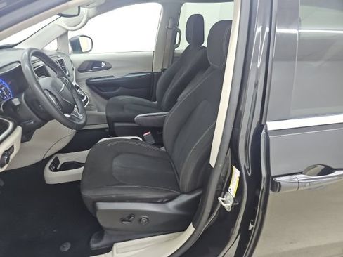 Used 2023 Chrysler Voyager LX FWD image 2
