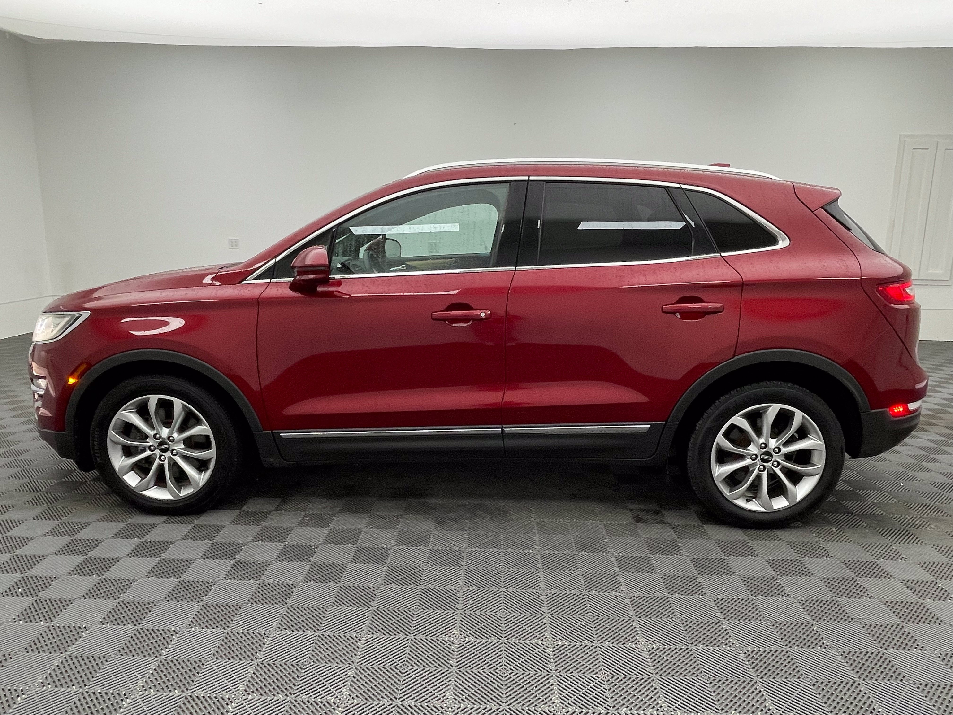 Used 2015 Lincoln MKC FWD w/ Equipment Group 101A Select image 11