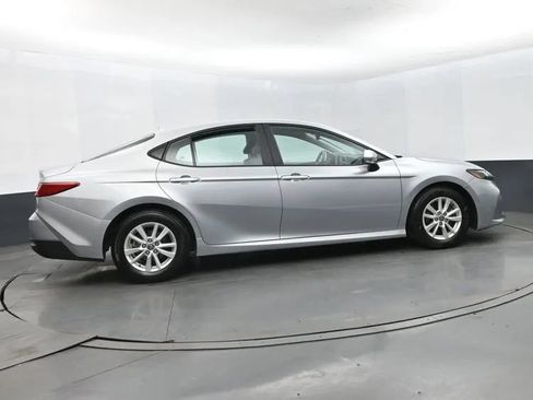 Used 2025 Toyota Camry LE FWD image 4
