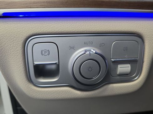 Certified 2025 Mercedes-Benz GLE 450e 4MATIC image 28